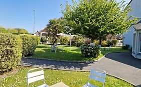 Hotel Logis Au Moyne De Saire